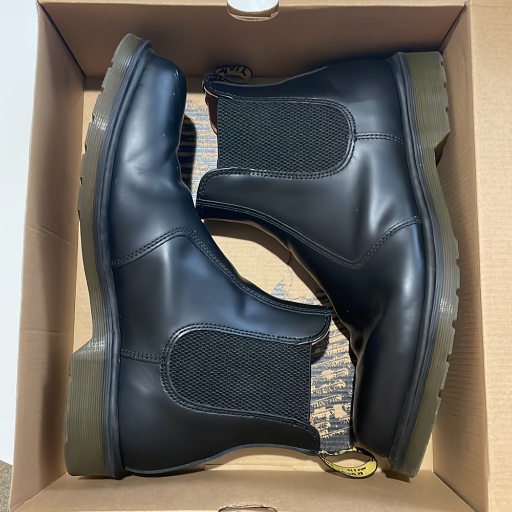 Dr. Martens 2976 Smooth Leather Chelsea Boots Size 12